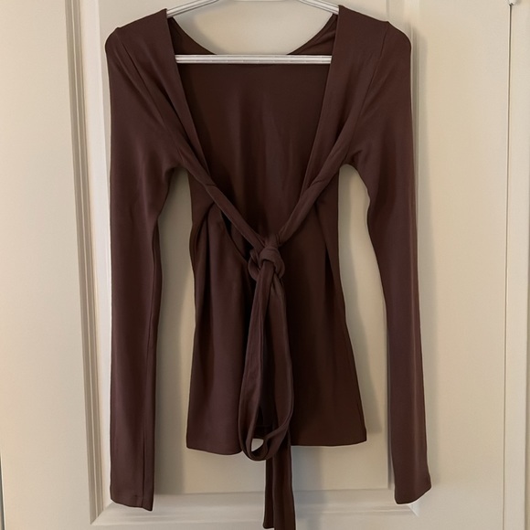 Aritzia Wilfred Free Open back waist tie sweater - Picture 2 of 3